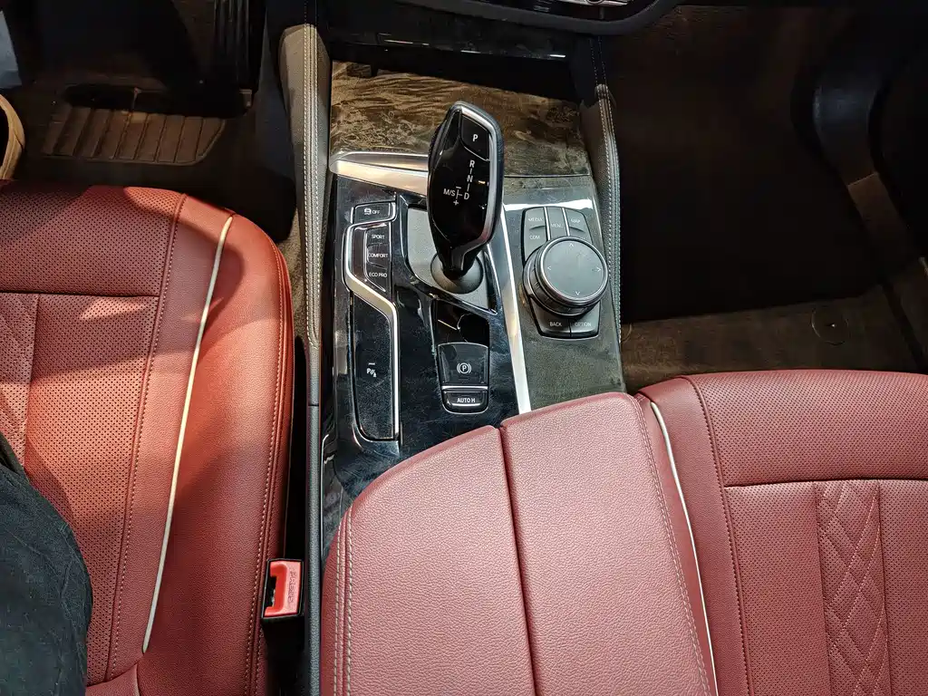 BMW 5 Series — миниатюра 6