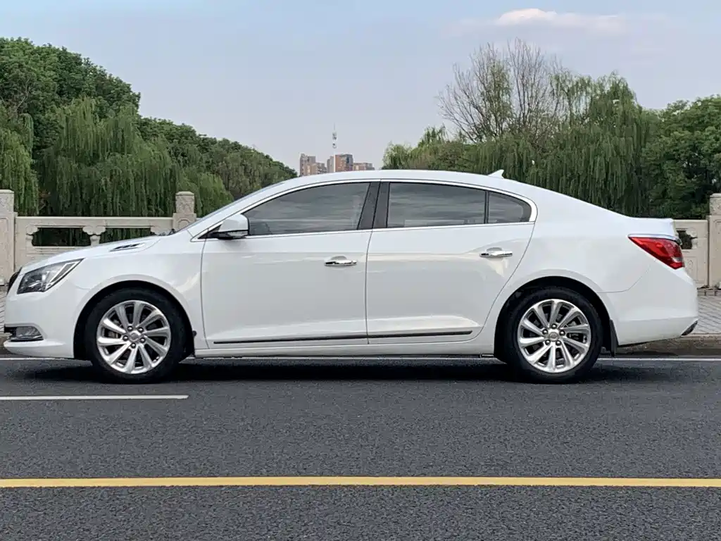 Buick LaCrosse — миниатюра 8