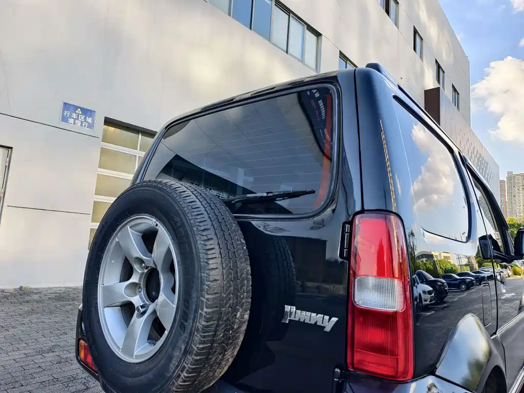 Suzuki Jimny — миниатюра 13