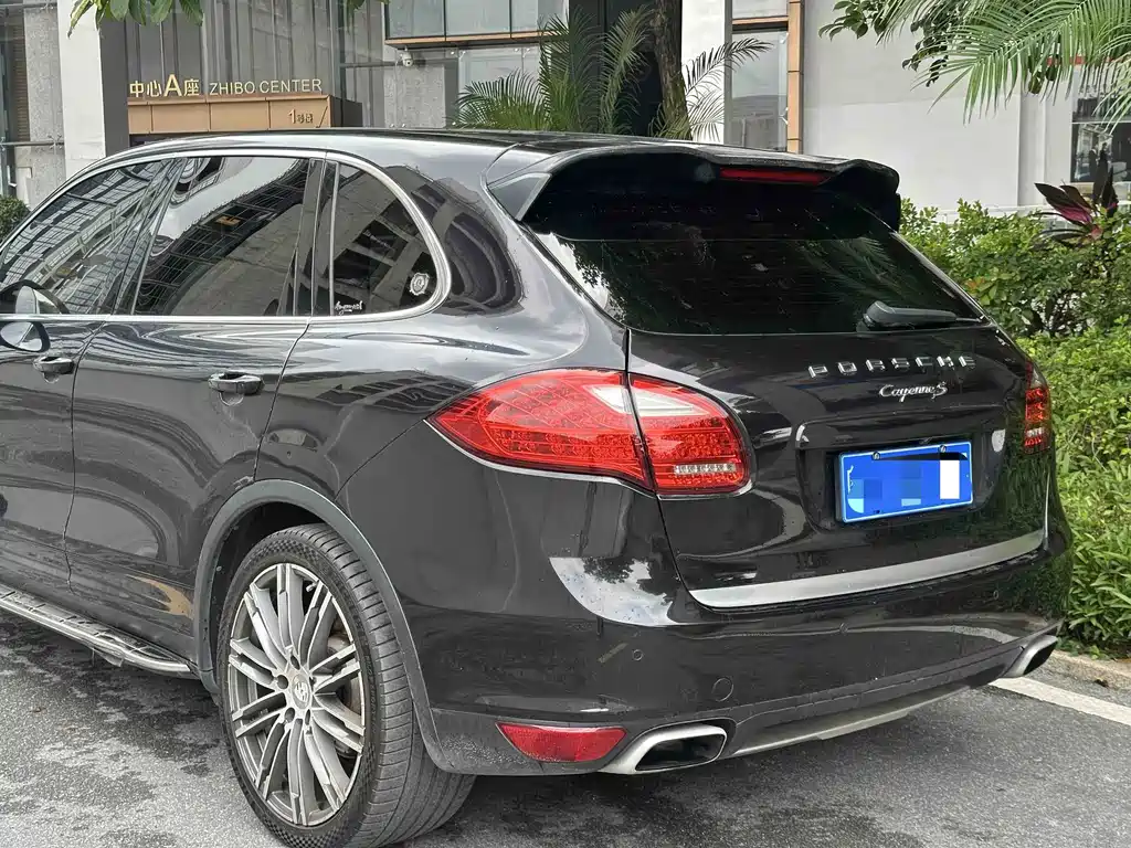 Porsche Cayenne — миниатюра 3