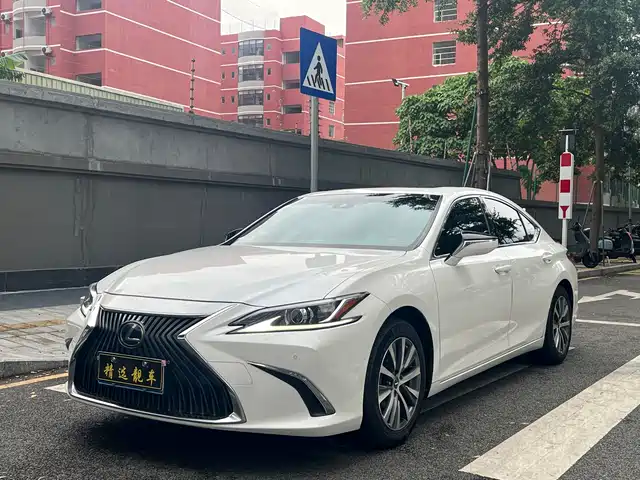 LEXUS  ES 2020
