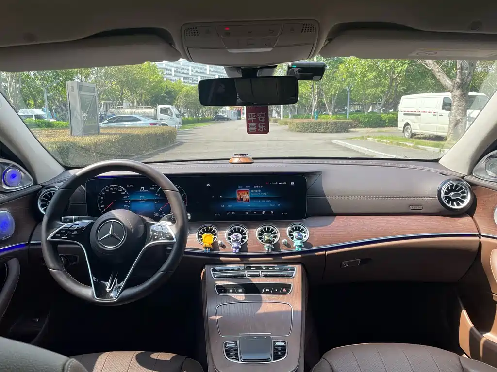 Mercedes-Benz E-Class — миниатюра 11