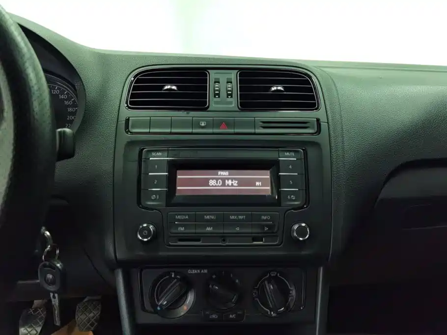 Volkswagen Polo — миниатюра 13