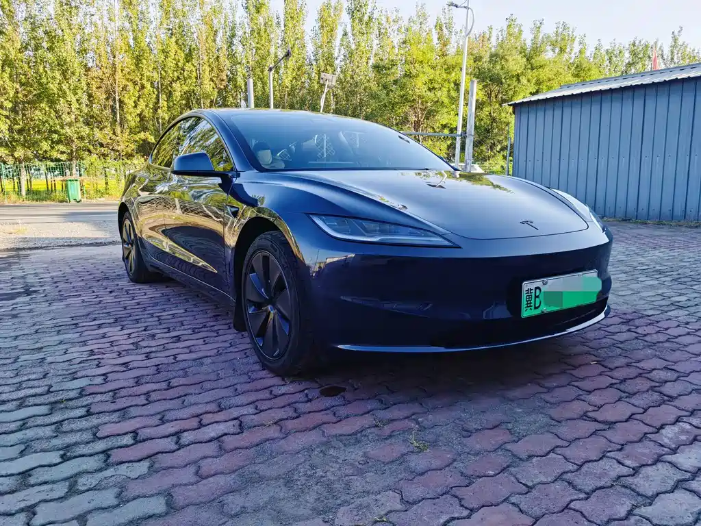 Tesla Model 3 — миниатюра 2