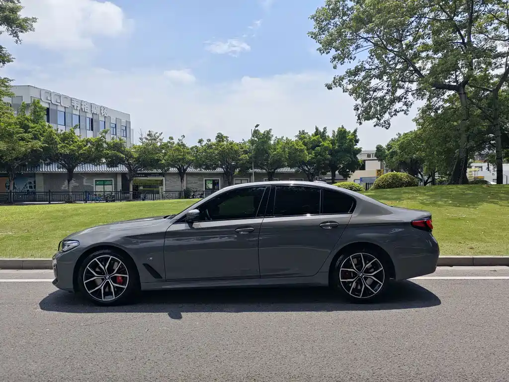 BMW 5 Series (Import) — миниатюра 4