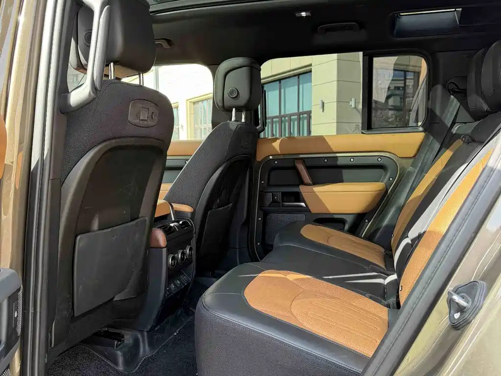 Land Rover Defender — миниатюра 6