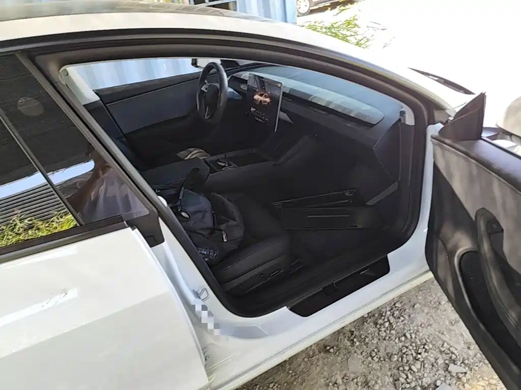 Tesla Model 3 — миниатюра 9