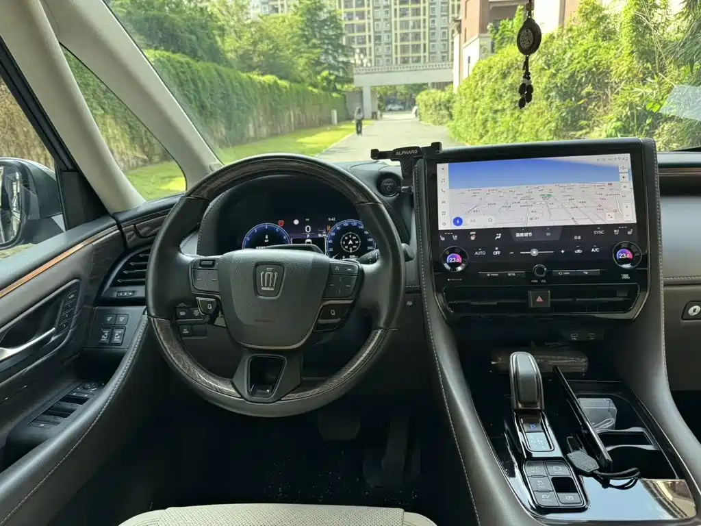 Toyota Vellfire — миниатюра 6