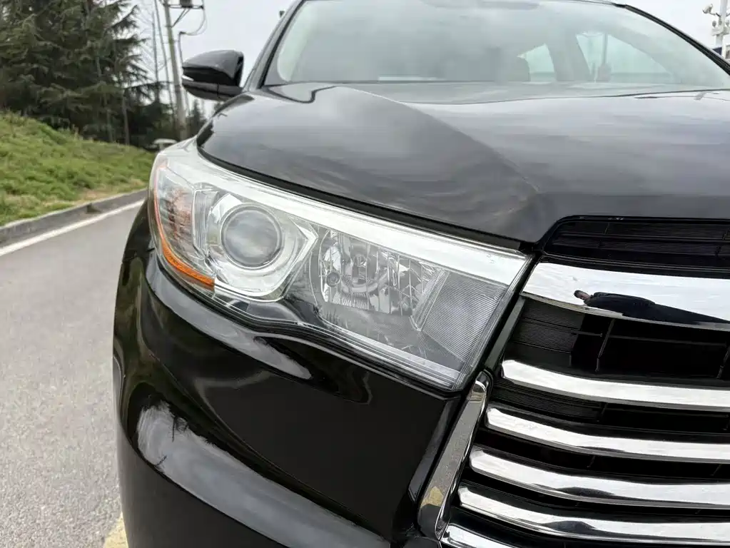 TOYOTA HIGHLANDER