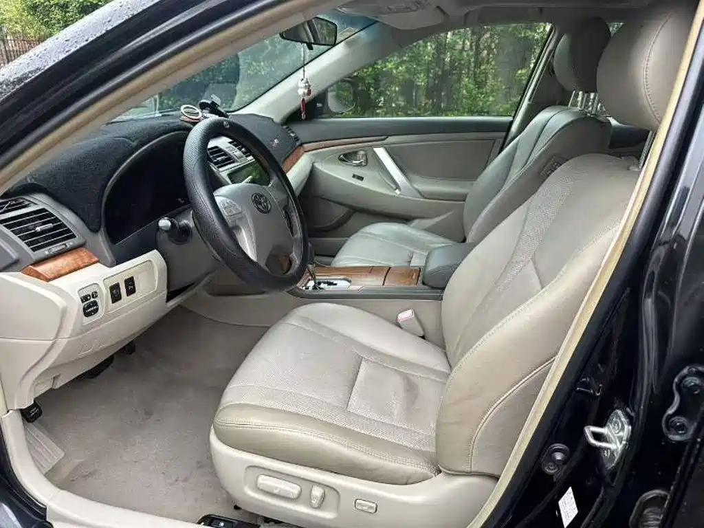 Toyota Camry — миниатюра 7