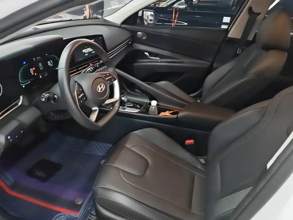 Hyundai Elantra — миниатюра 15