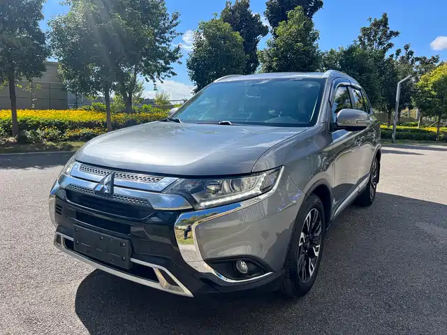 MITSUBISHI OUTLANDER