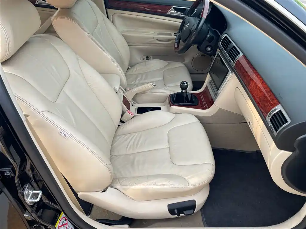 Volkswagen Passat 2009 1.8T MT Premium