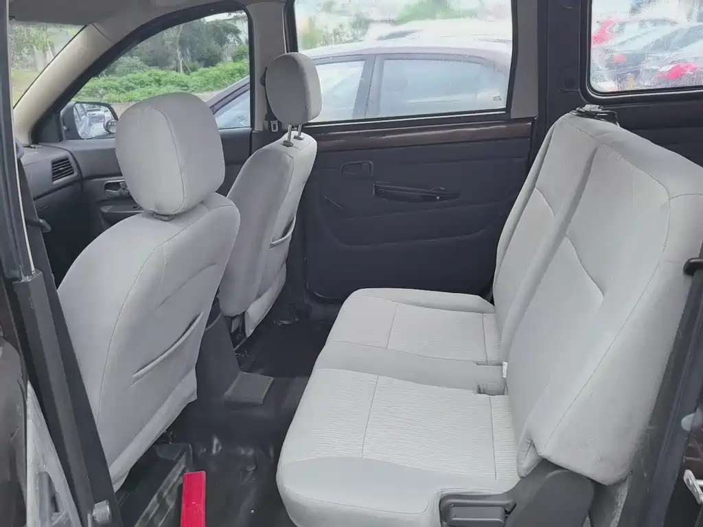 Wuling Hongguang — миниатюра 7
