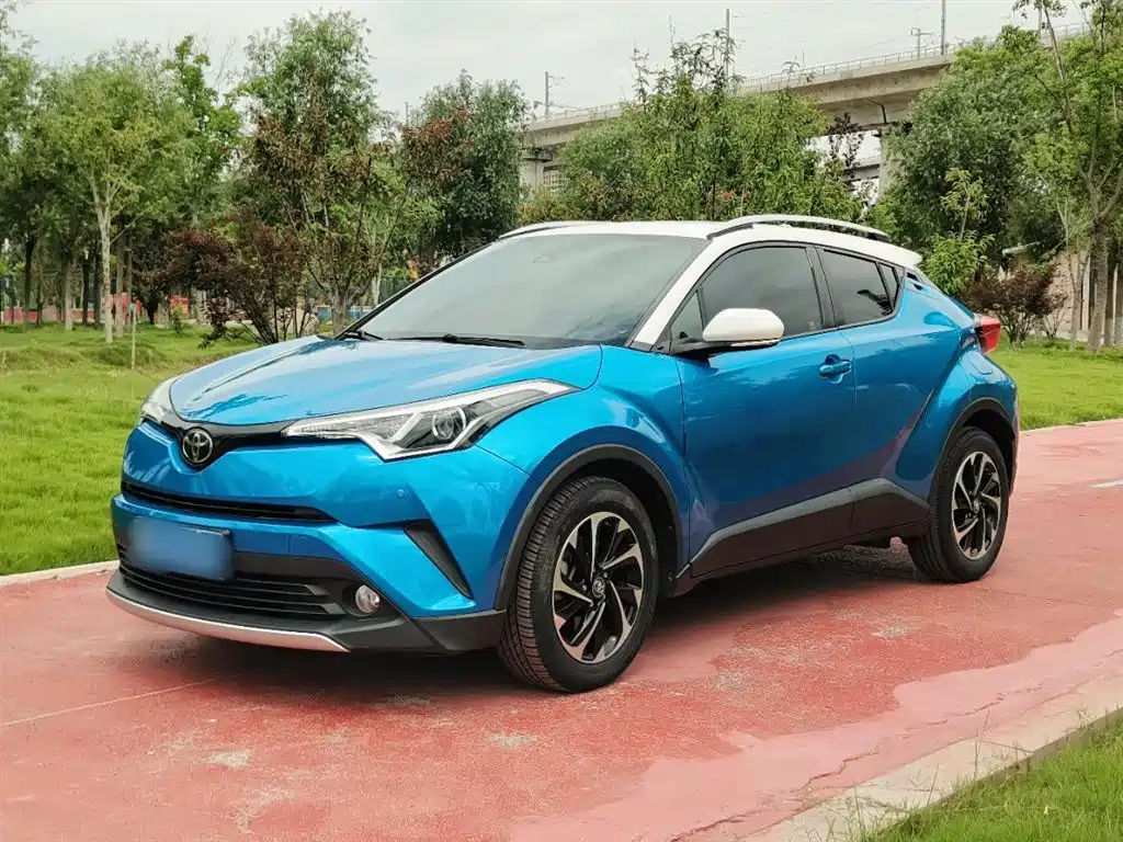 Купить Toyota IZOA