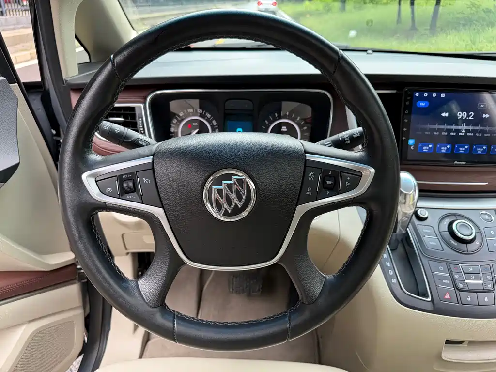 Buick GL8 — миниатюра 11