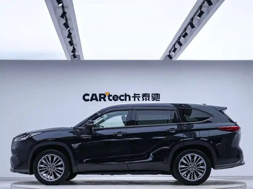 Toyota Highlander 2022 2.5L 7 мест