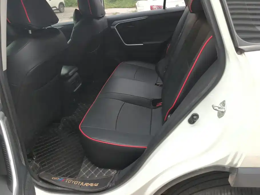 Toyota RAV4 — миниатюра 10