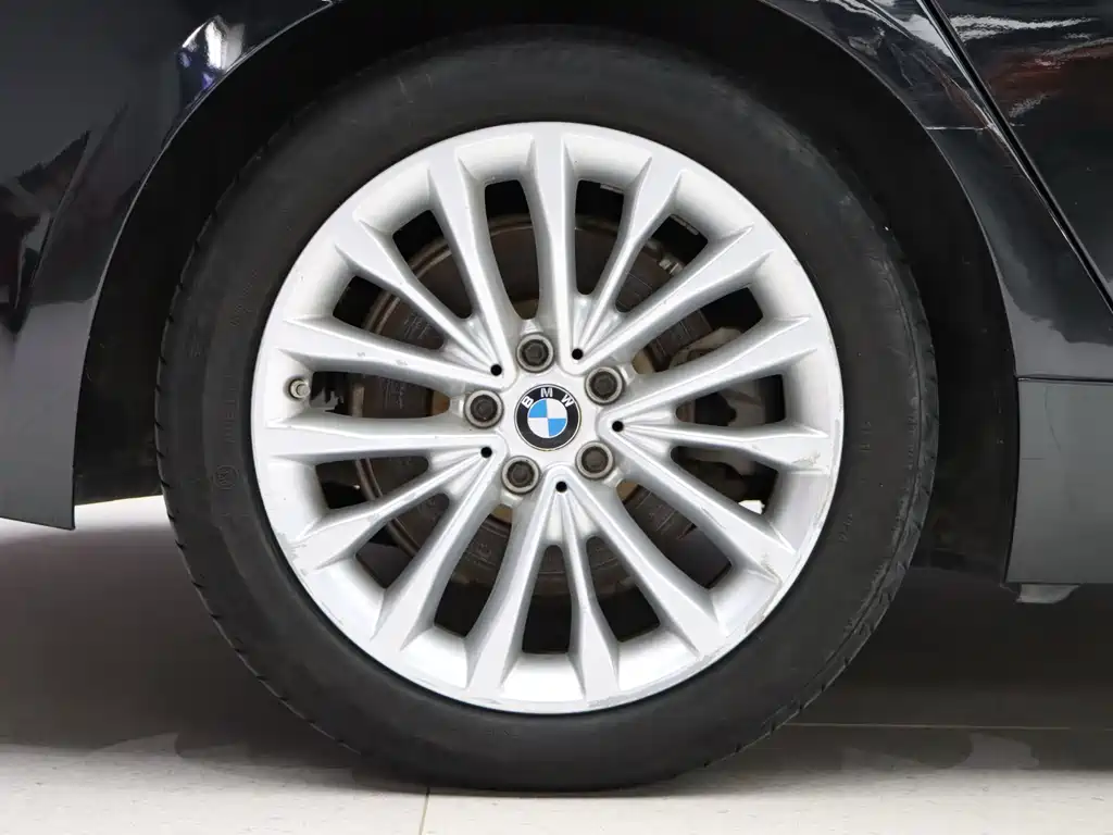 BMW 5 Series New Energy — миниатюра 26