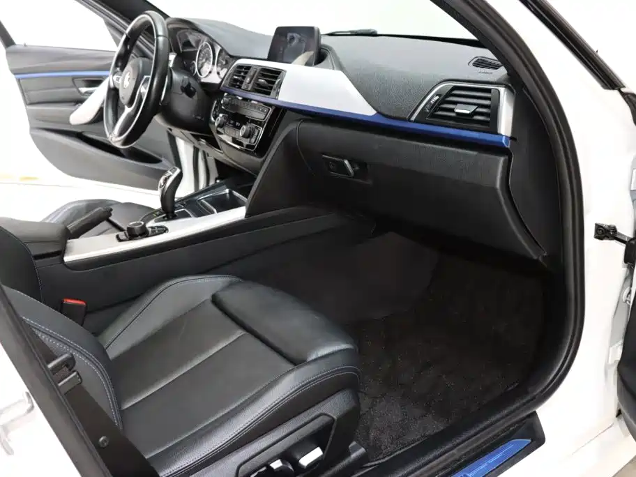 BMW 3 Series — миниатюра 8