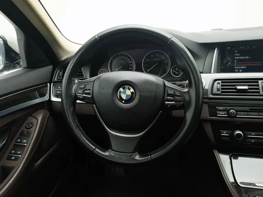 BMW 5 Series — миниатюра 11
