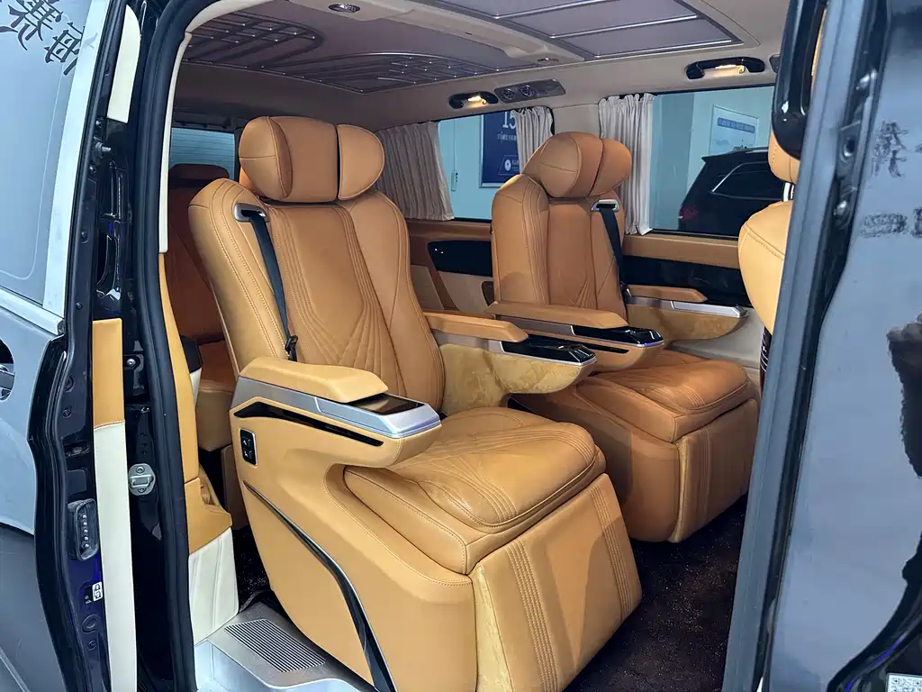 Mercedes-Benz Vito 2024 2.0T Elite 7 мест