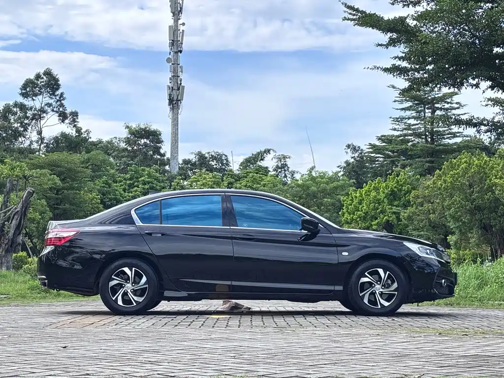 Honda Accord — миниатюра 12