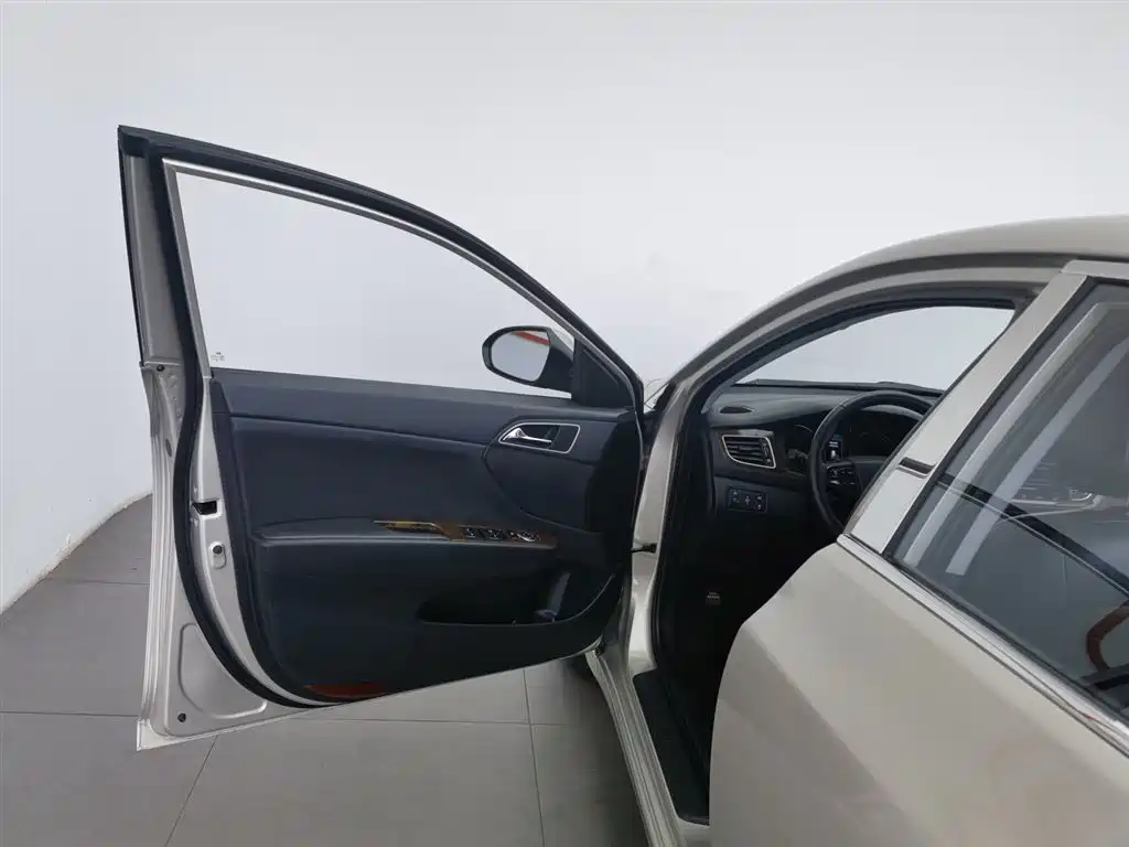 Hyundai Mistra 2014 1.8L AT Luxury DLX