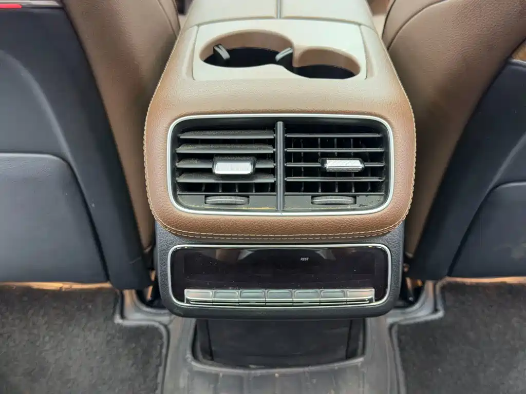 Mercedes-Benz GLE New Energy — миниатюра 13