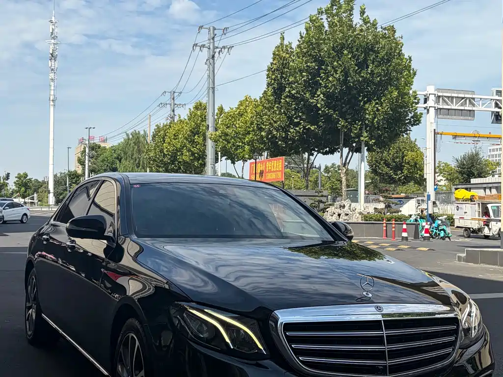 Mercedes-Benz E-Class — миниатюра 2