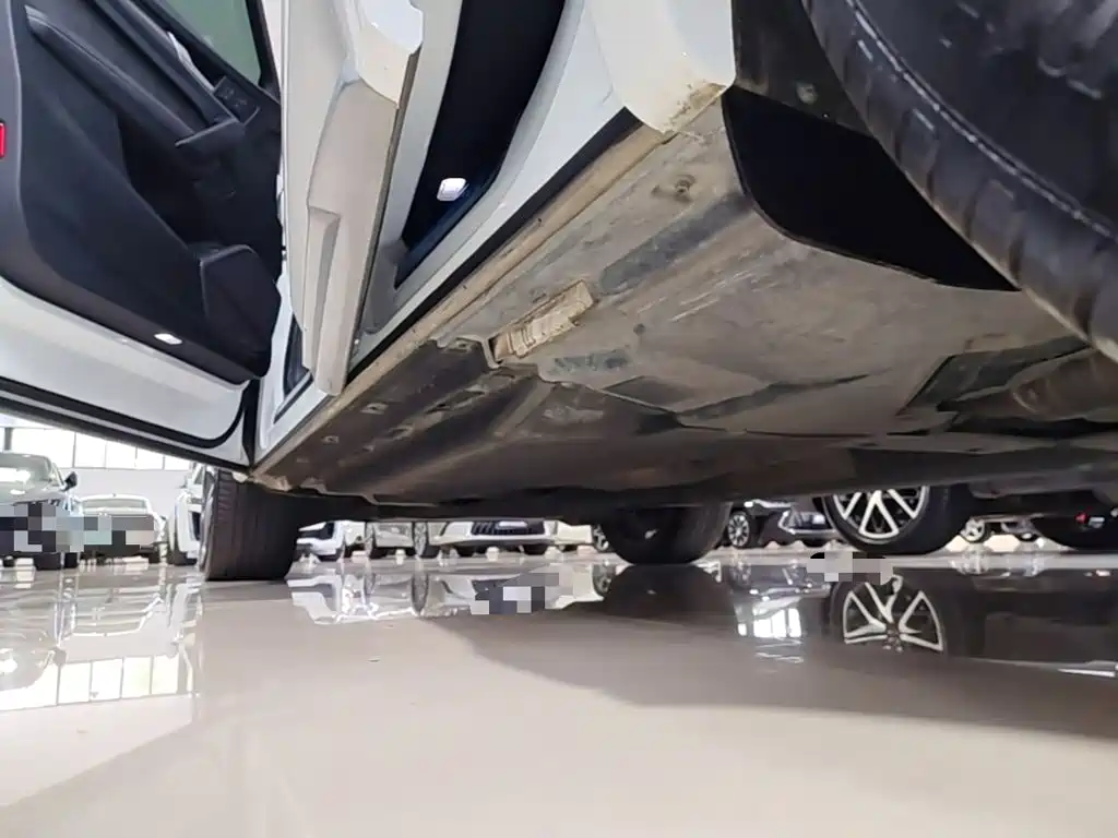 Audi Q5L Sportback — миниатюра 22