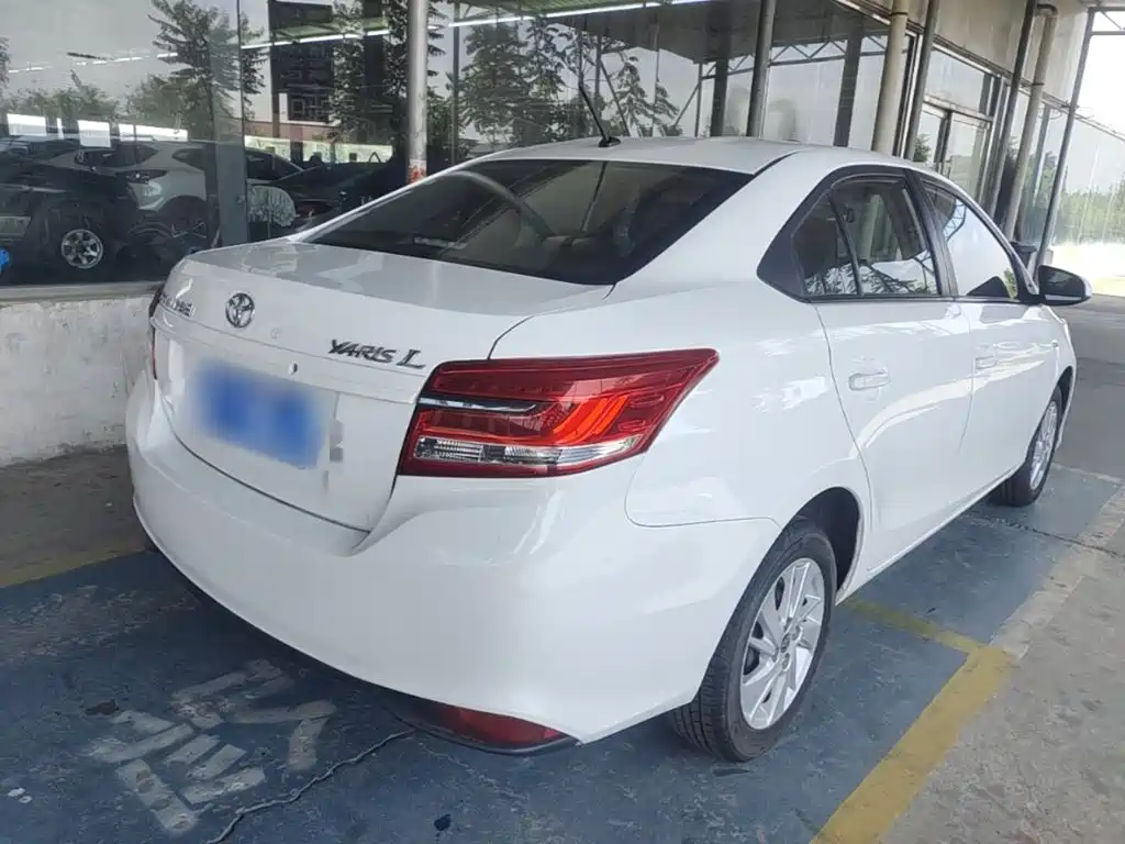 Toyota Yaris L — миниатюра 7