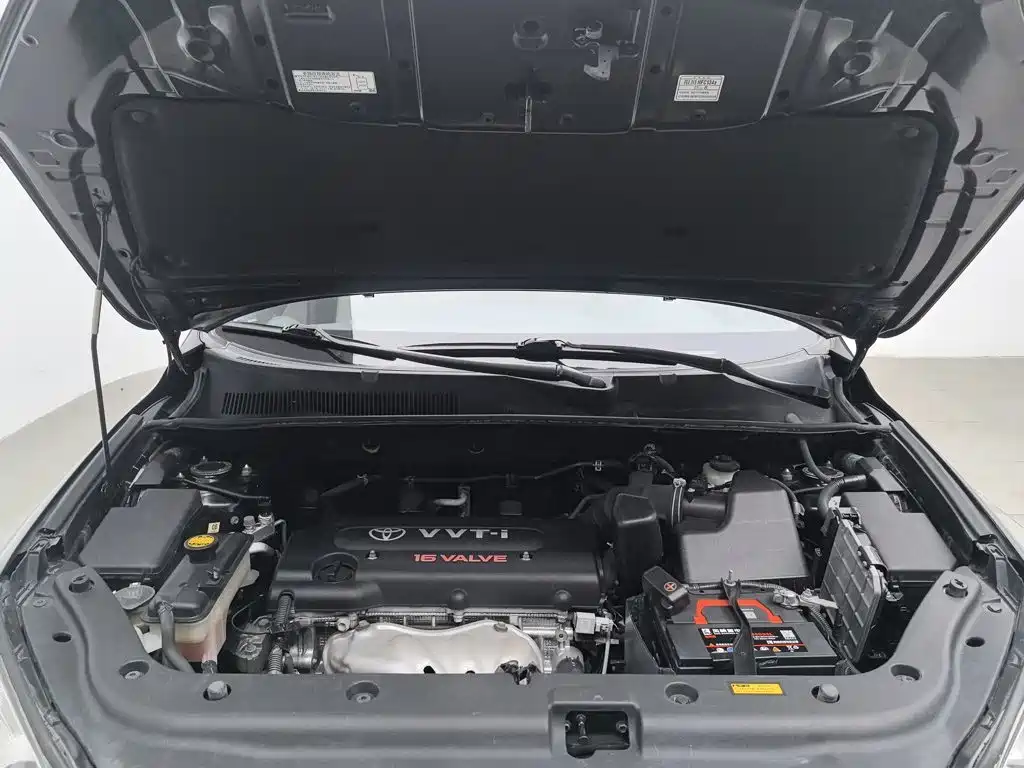 Toyota RAV4 — миниатюра 6