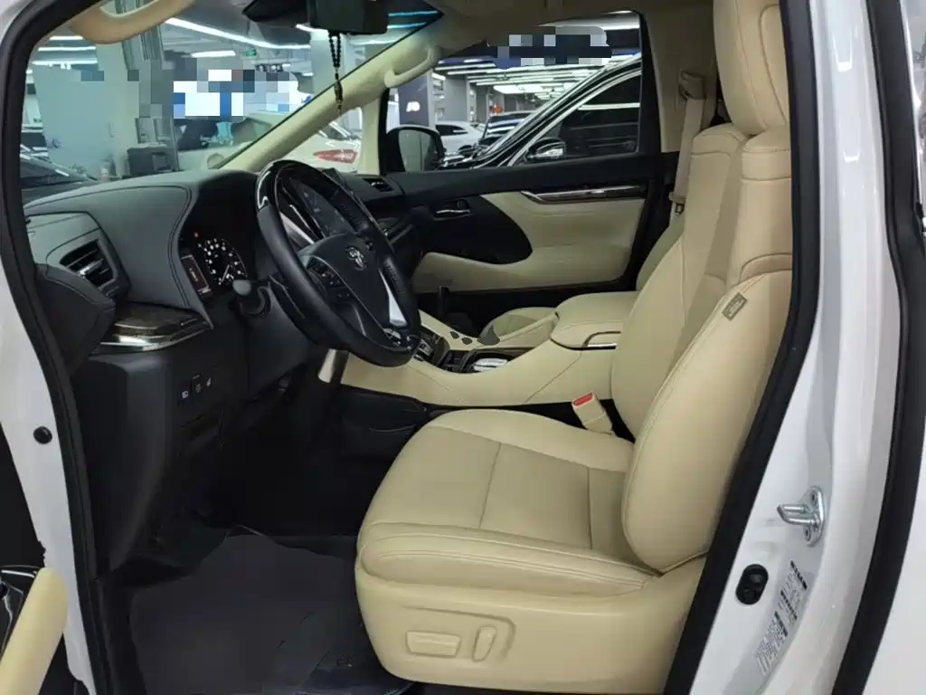 Toyota Alphard — миниатюра 15