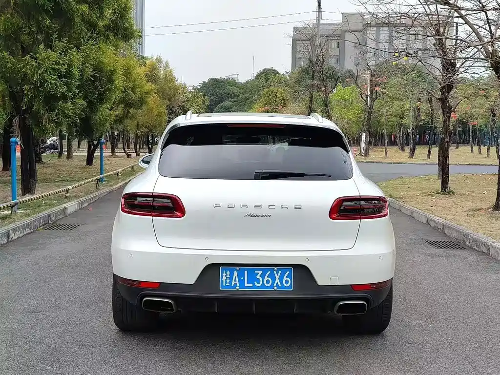 Porsche Macan — миниатюра 8
