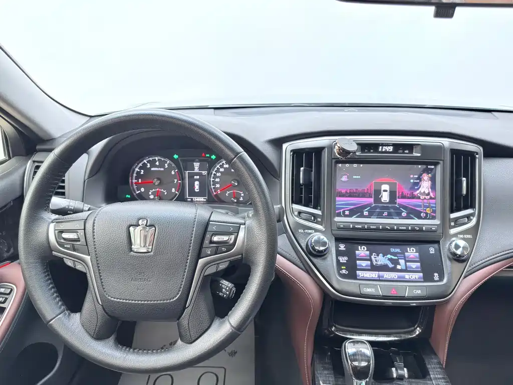 Toyota Crown — миниатюра 6