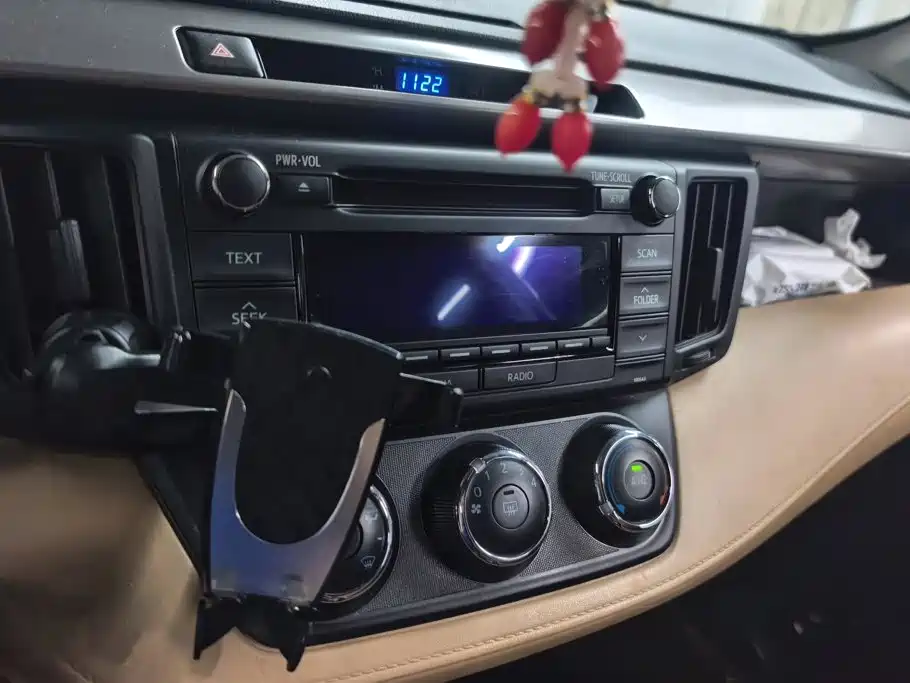 Toyota RAV4 — миниатюра 13