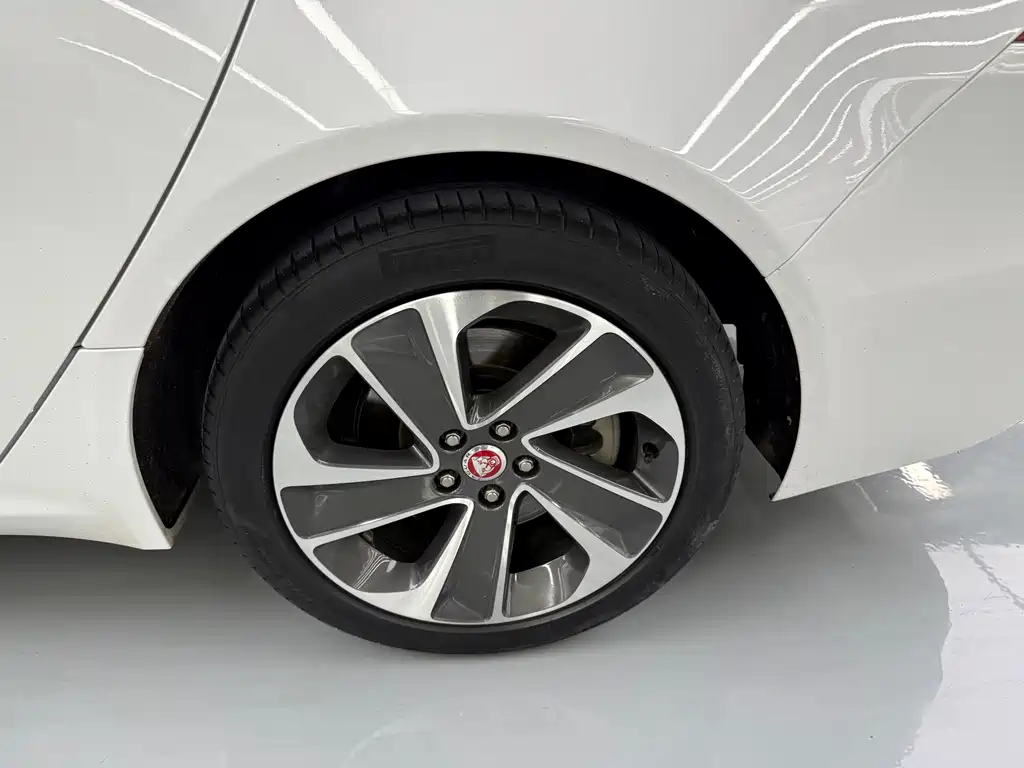 Jaguar XFL — миниатюра 12