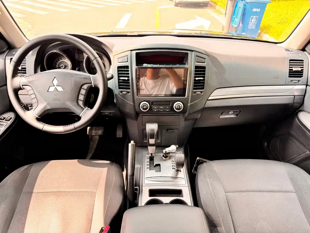 Mitsubishi Pajero (Import) — миниатюра 12
