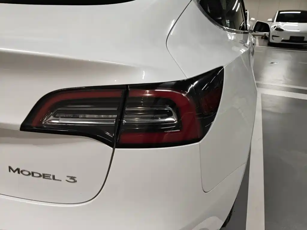 Tesla Model 3 — миниатюра 8