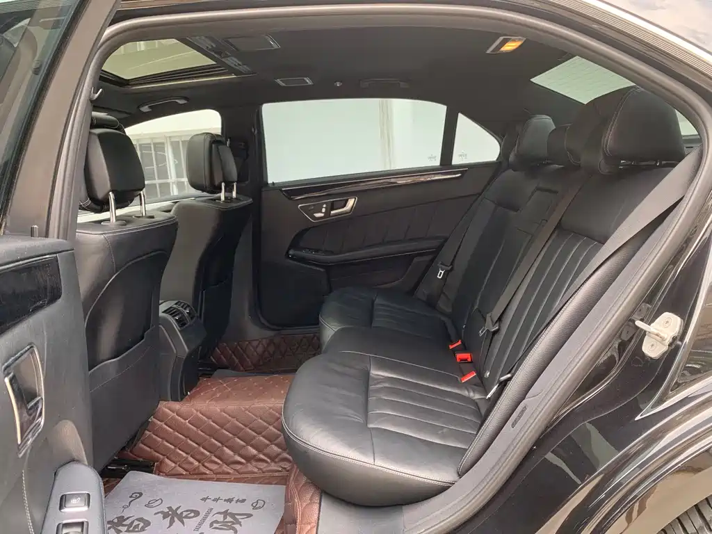 Mercedes-Benz E-Class — миниатюра 7