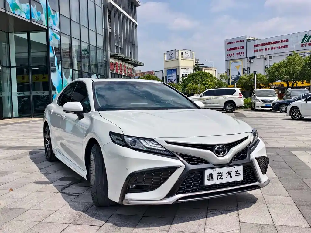 Toyota Camry — миниатюра 8