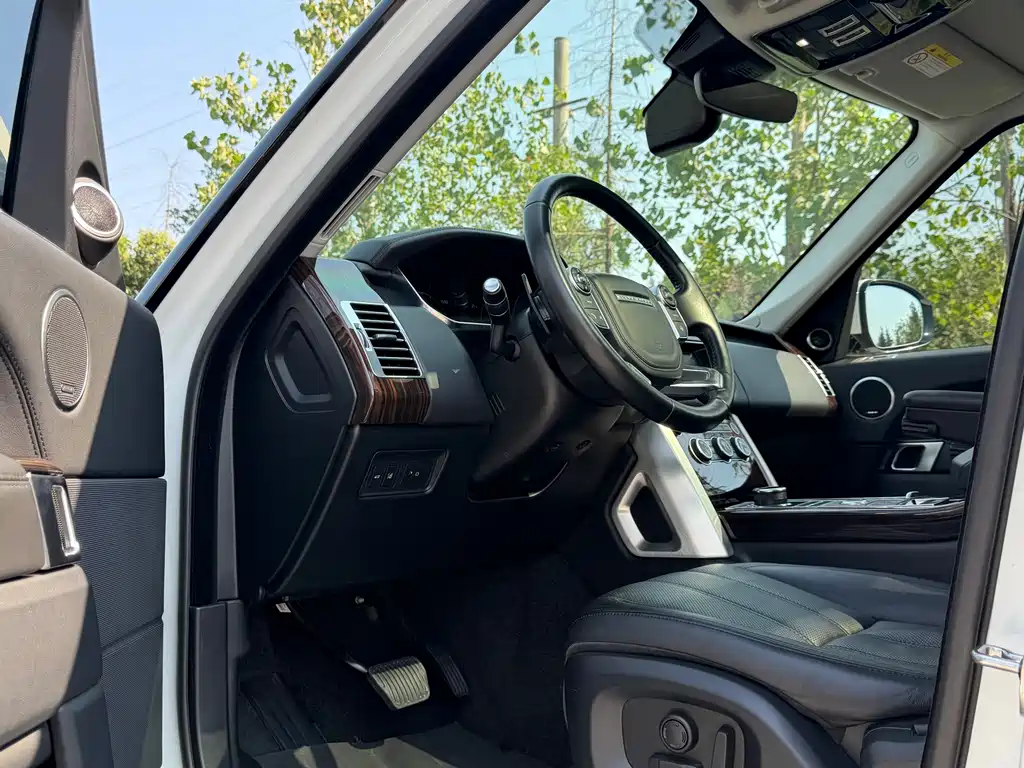 Land Rover Range Rover — миниатюра 8