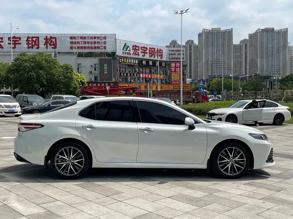 Toyota Camry — миниатюра 5