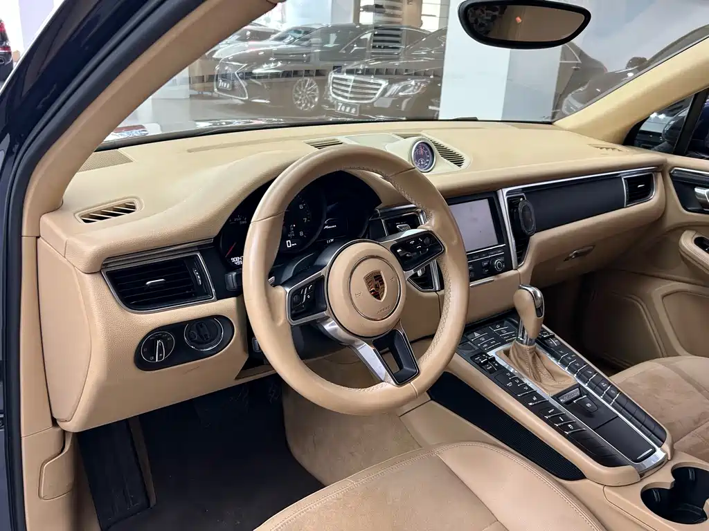 Porsche Macan — миниатюра 9