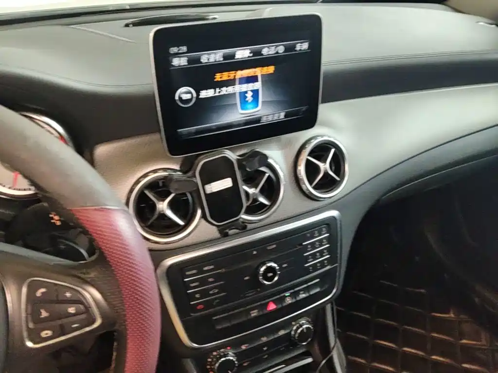 Mercedes-Benz GLA — миниатюра 13