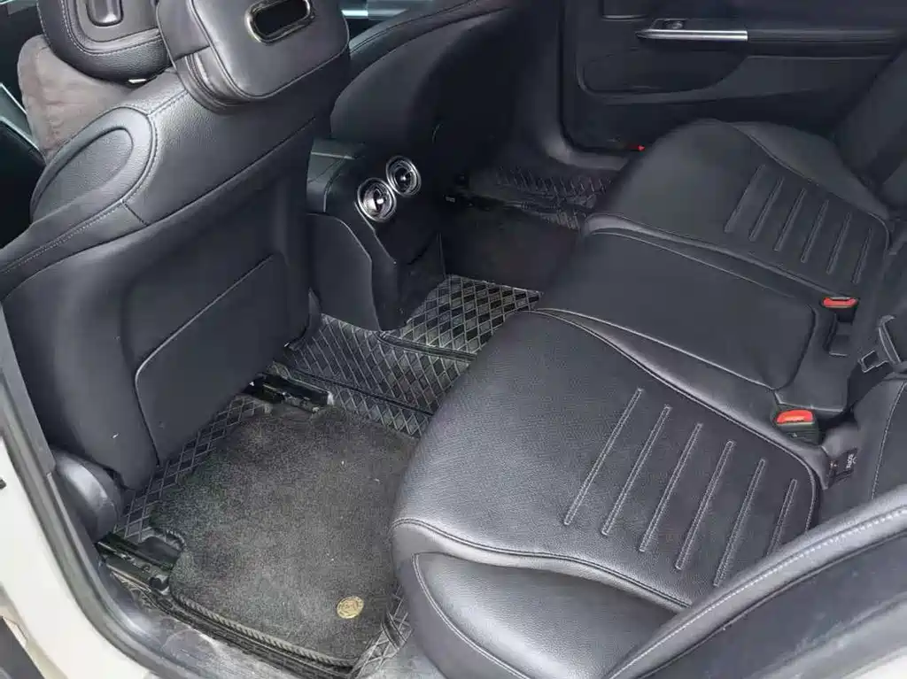 Mercedes-Benz C-Class — миниатюра 5