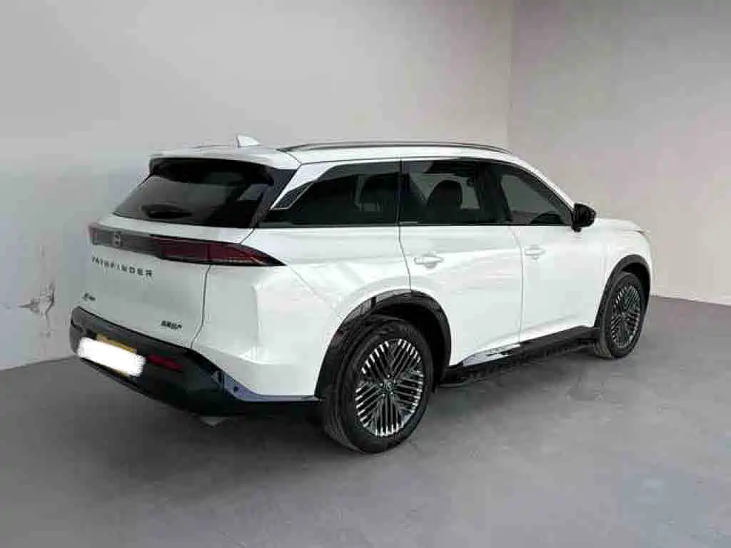 NISSAN EXPLORING THE LAND