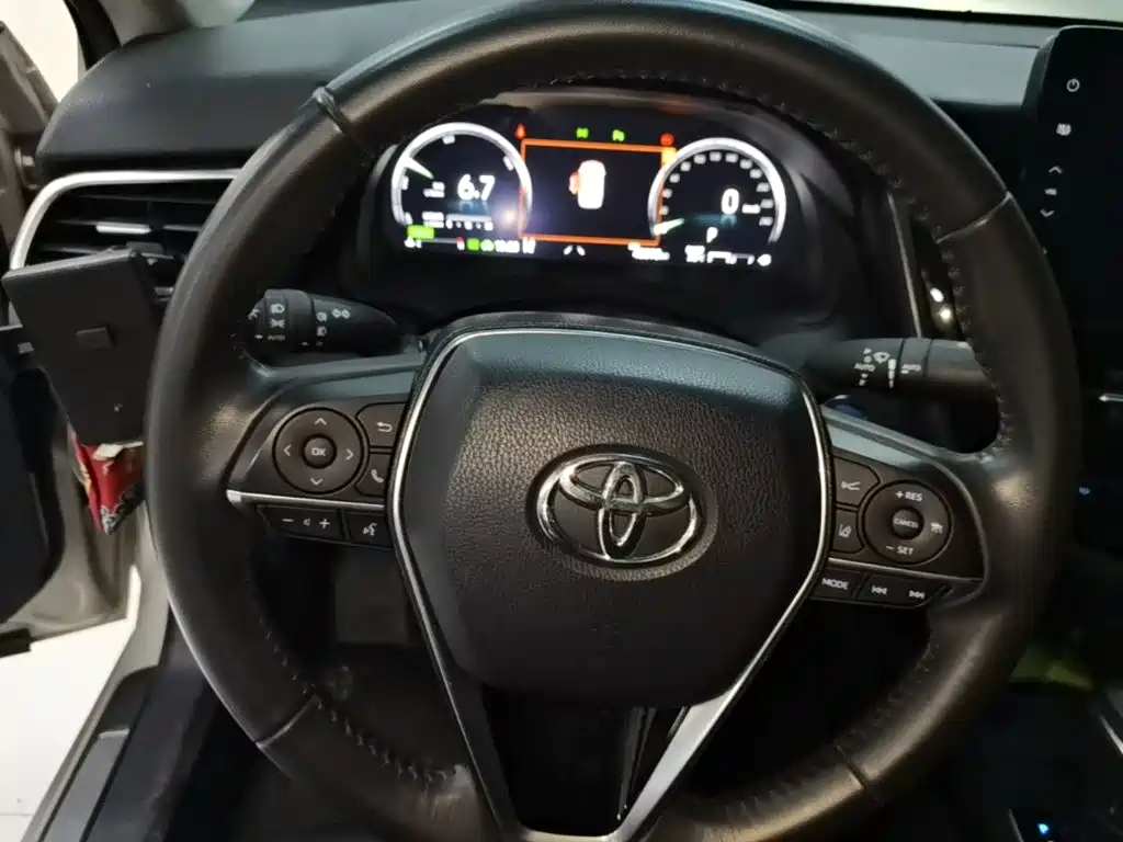 Toyota Camry — миниатюра 11