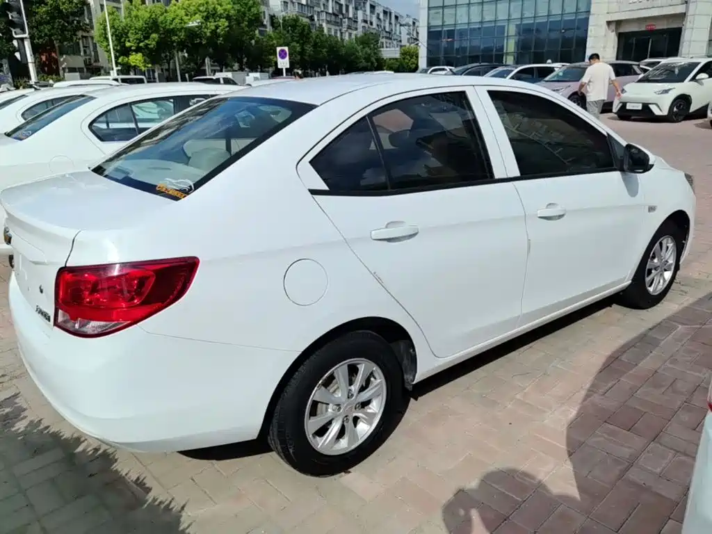 Chevrolet Sail — миниатюра 7